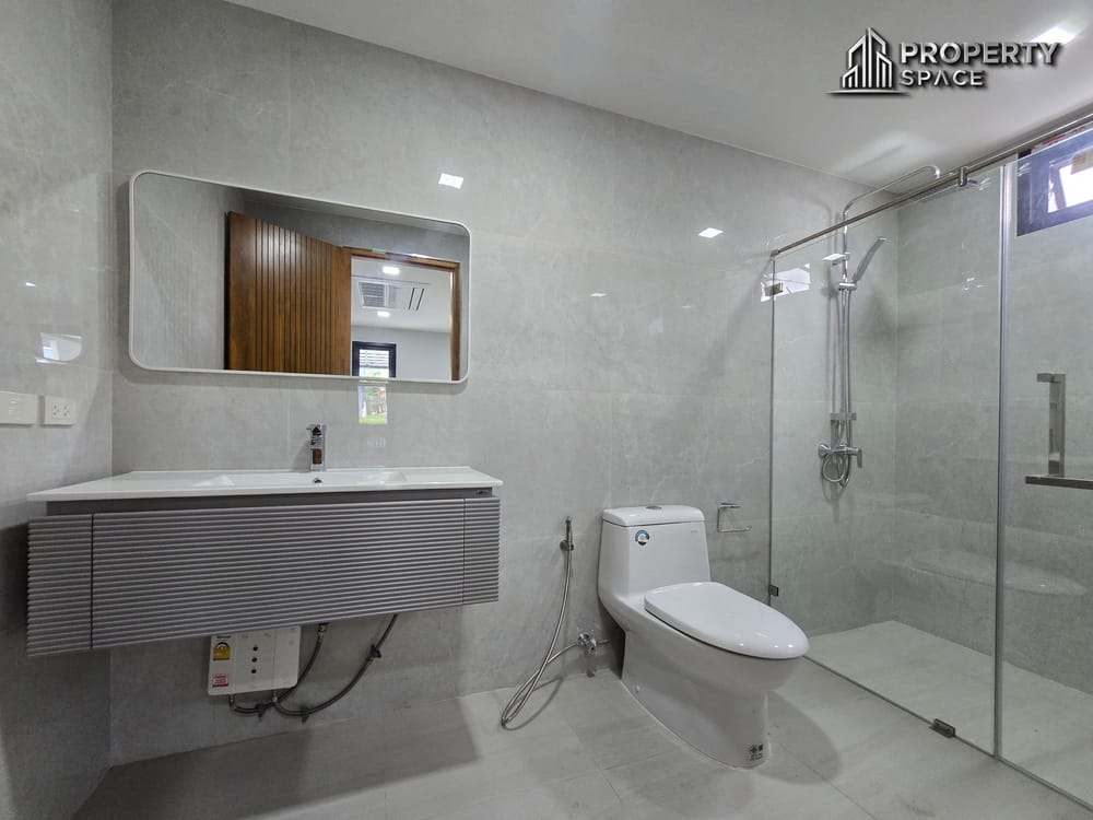 Modern 2 Storey 4 Bedroom Pool Villa In Central Pattaya For Sale  Image 25