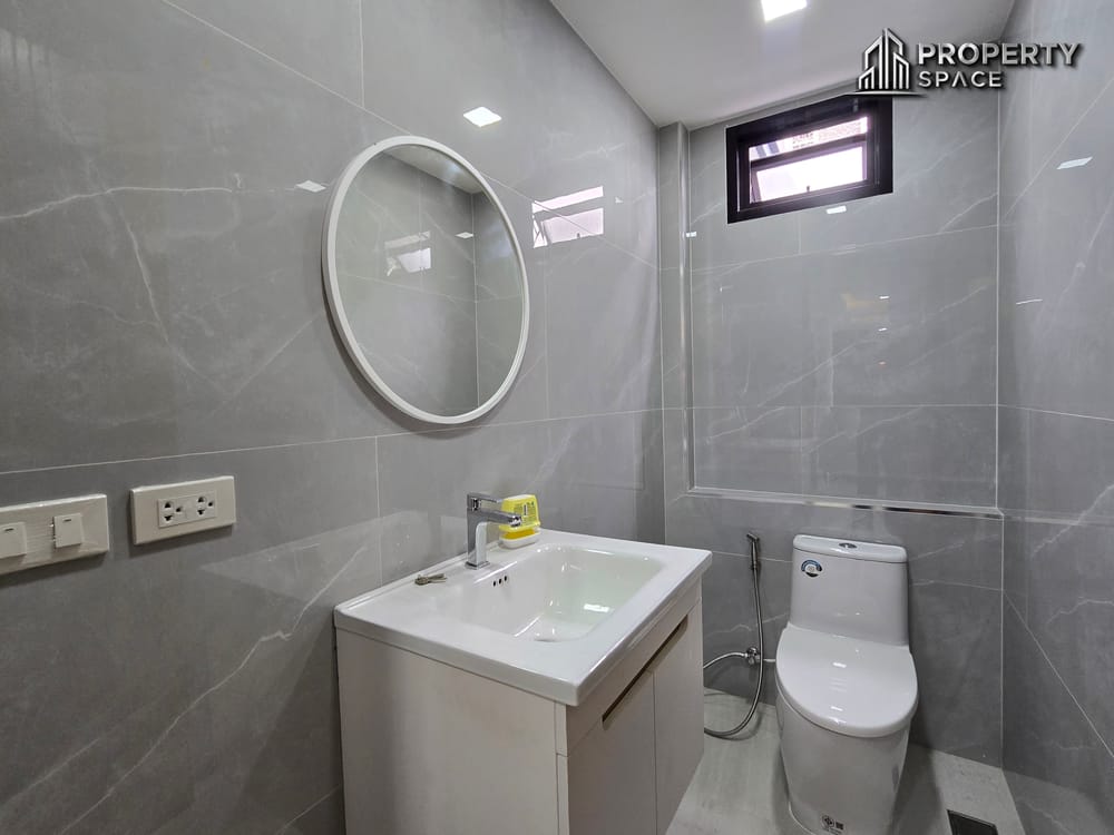 Modern 2 Storey 4 Bedroom Pool Villa In Central Pattaya For Sale  Image 21