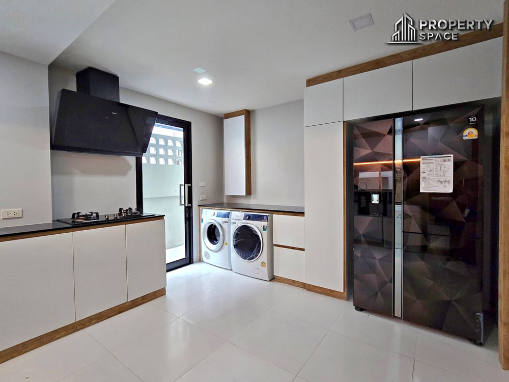 Modern 2 Storey 4 Bedroom Pool Villa In Central Pattaya For Sale  Image 19