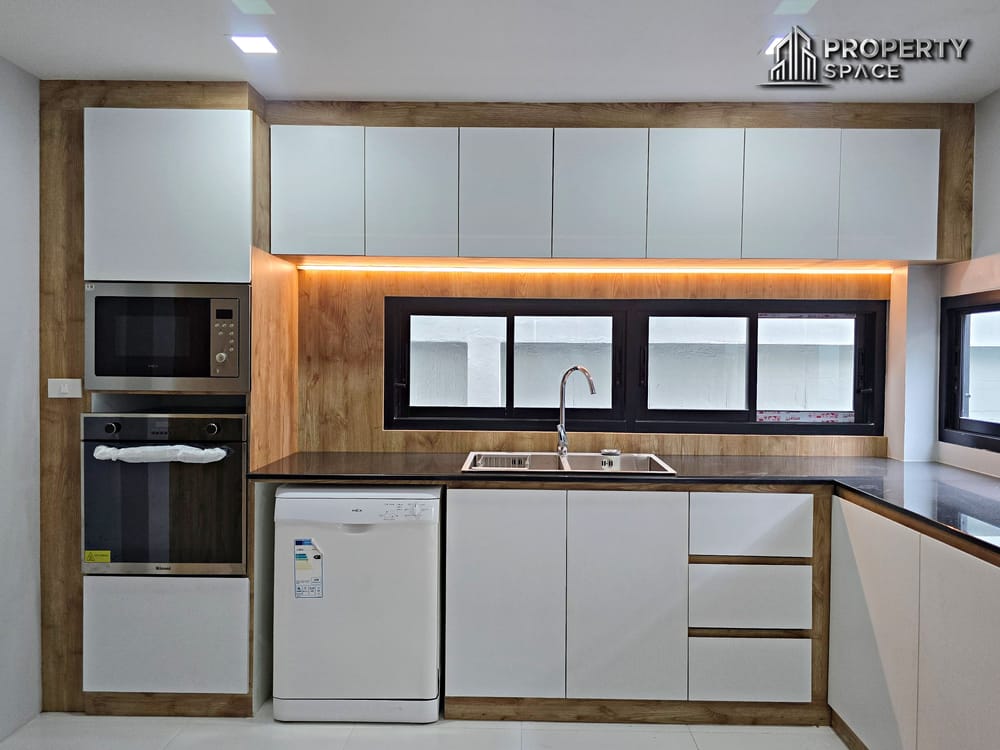 Modern 2 Storey 4 Bedroom Pool Villa In Central Pattaya For Sale  Image 20