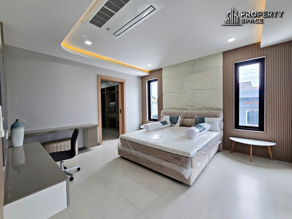 Modern 2 Storey 4 Bedroom Pool Villa In Central Pattaya For Sale  Image 28