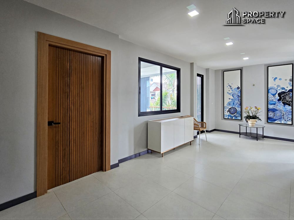 Modern 2 Storey 4 Bedroom Pool Villa In Central Pattaya For Sale  Image 36