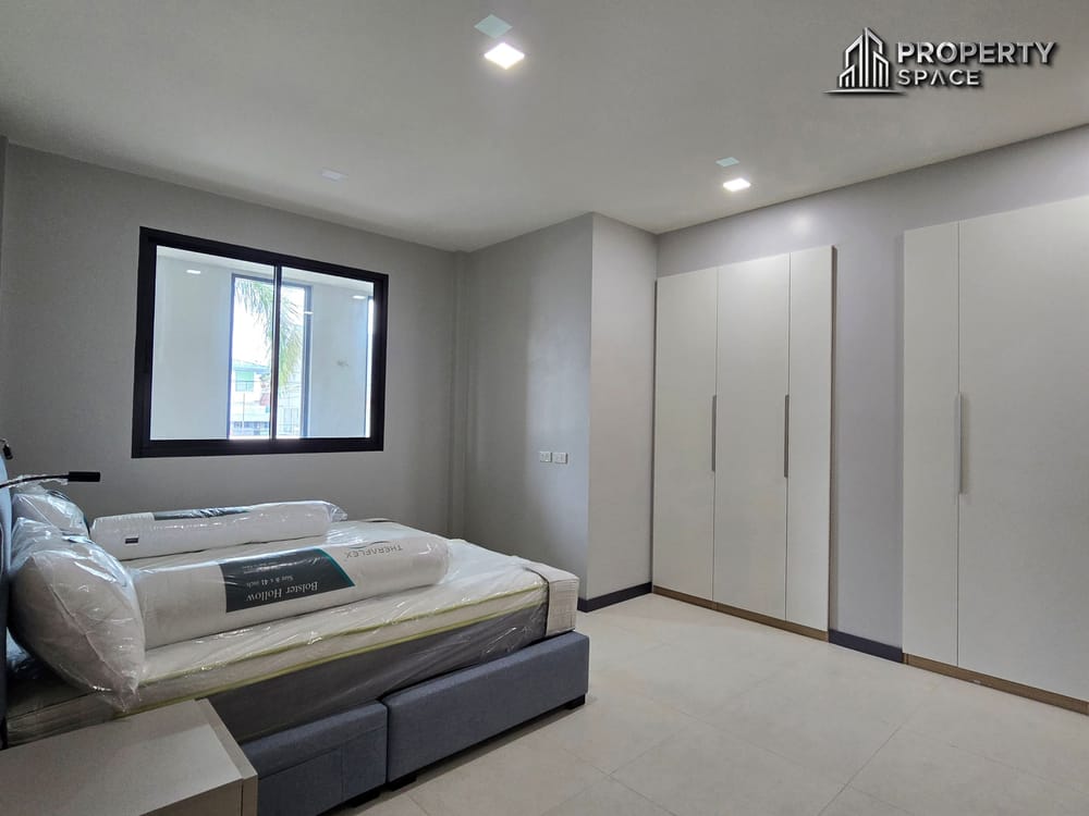 Modern 2 Storey 4 Bedroom Pool Villa In Central Pattaya For Sale  Image 43