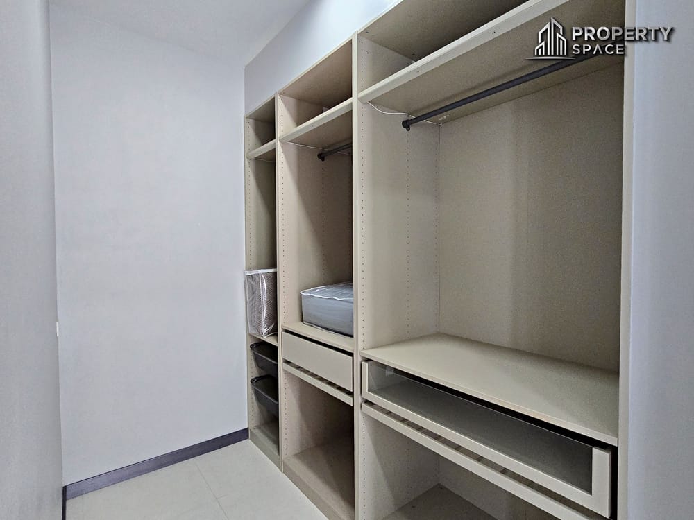 Modern 2 Storey 4 Bedroom Pool Villa In Central Pattaya For Sale  Image 44