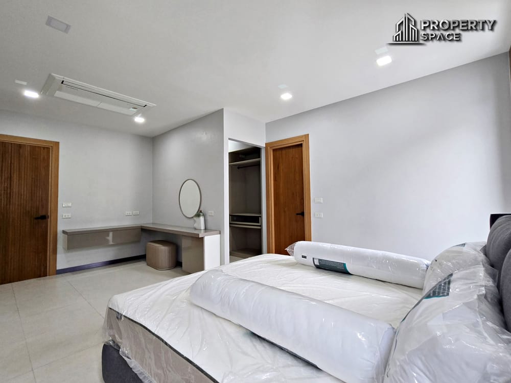 Modern 2 Storey 4 Bedroom Pool Villa In Central Pattaya For Sale  Image 41