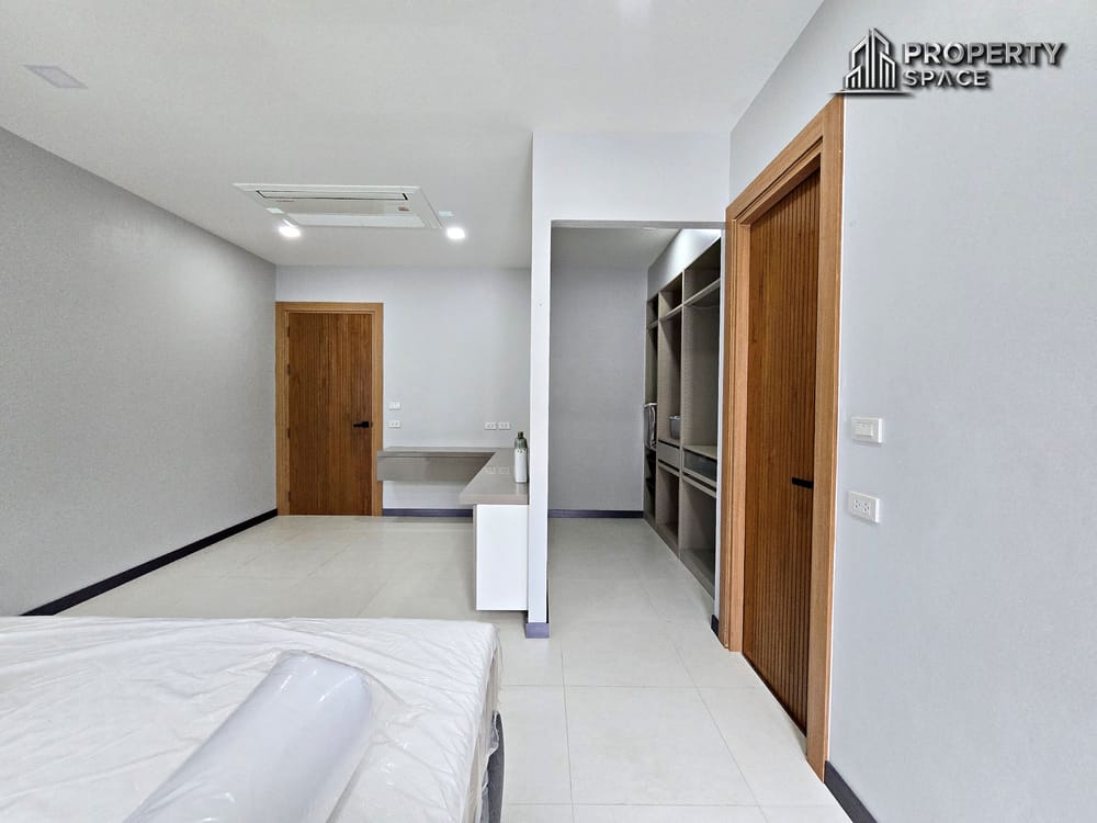 Modern 2 Storey 4 Bedroom Pool Villa In Central Pattaya For Sale  Image 42