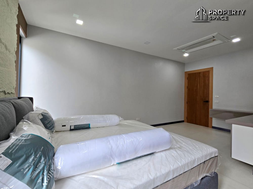 Modern 2 Storey 4 Bedroom Pool Villa In Central Pattaya For Sale  Image 40