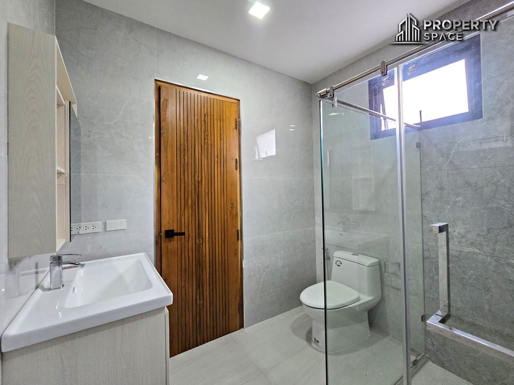 Modern 2 Storey 4 Bedroom Pool Villa In Central Pattaya For Sale  Image 49