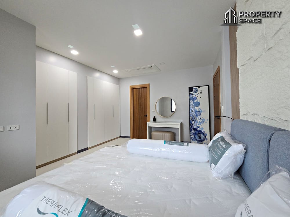 Modern 2 Storey 4 Bedroom Pool Villa In Central Pattaya For Sale  Image 47