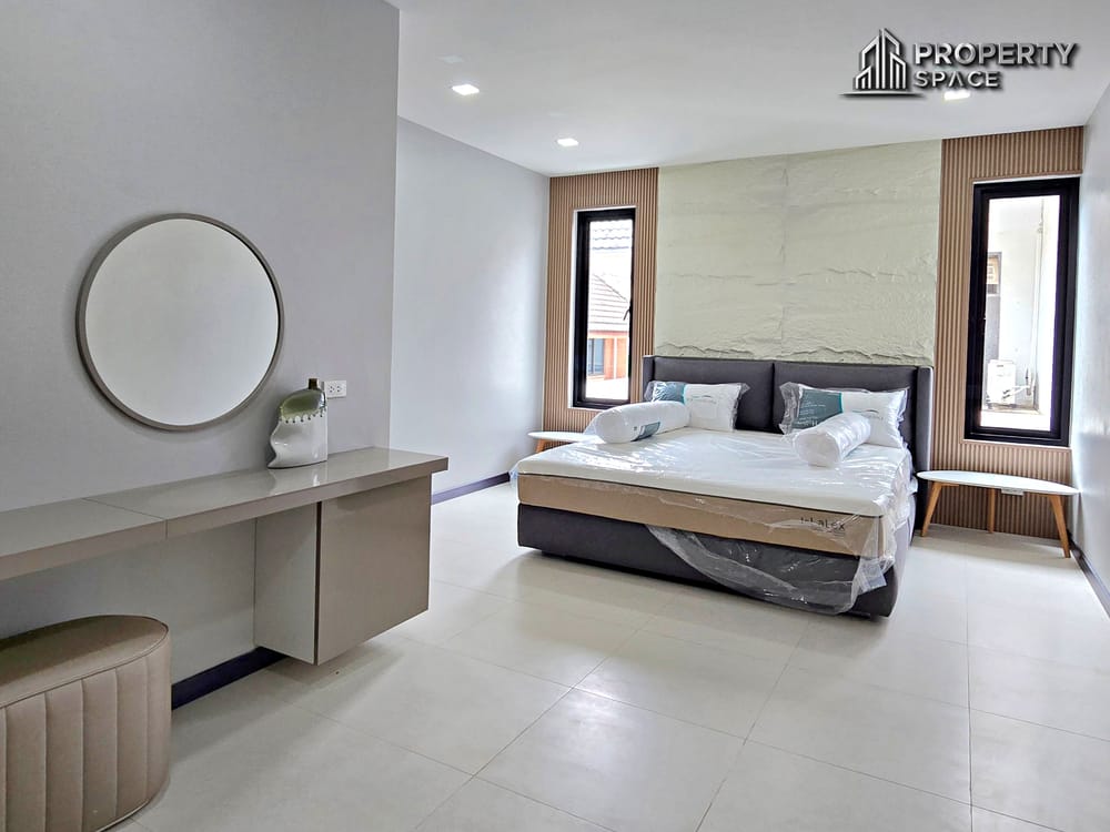 Modern 2 Storey 4 Bedroom Pool Villa In Central Pattaya For Sale  Image 39