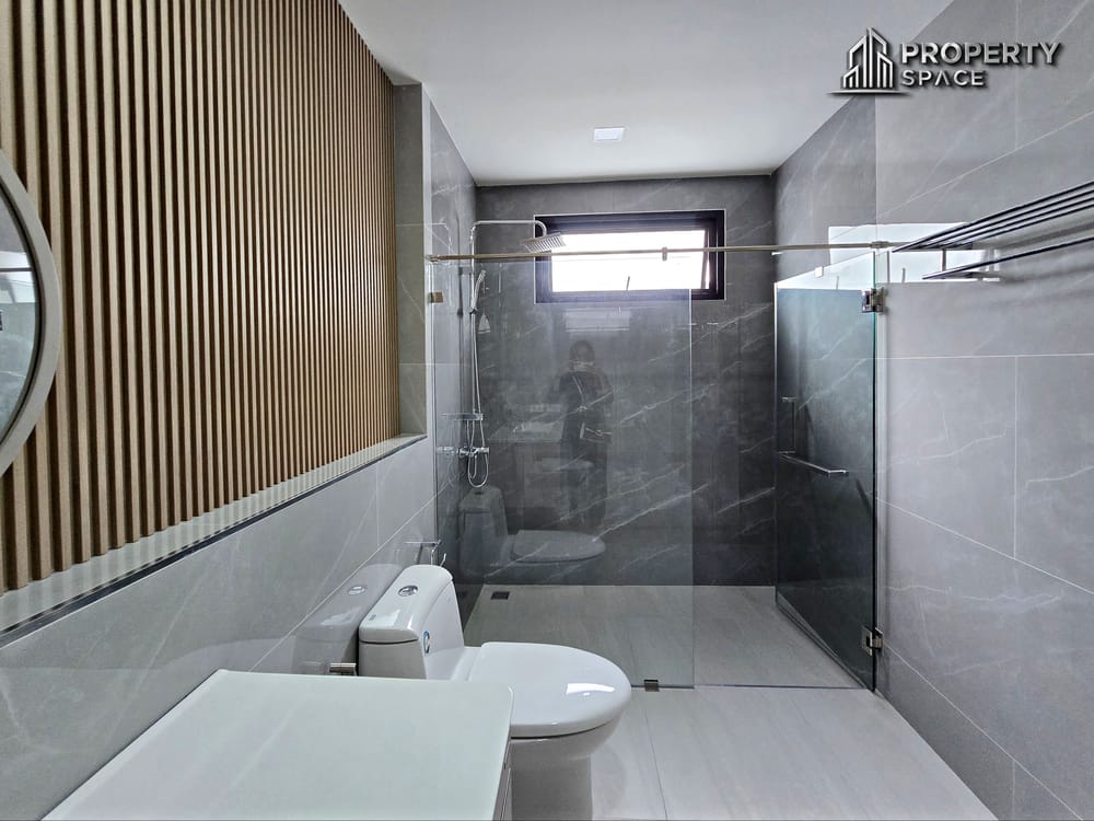 Modern 2 Storey 4 Bedroom Pool Villa In Central Pattaya For Sale  Image 45