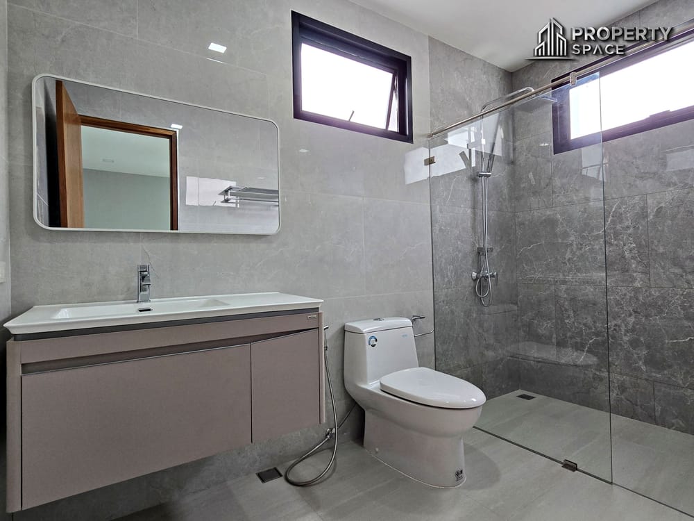 Modern 2 Storey 4 Bedroom Pool Villa In Central Pattaya For Sale  Image 39