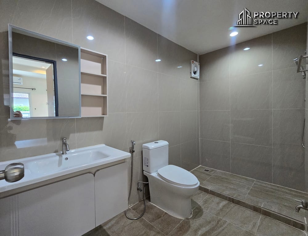 Newly Renovated 3 Bedroom Fully Furnished House In East Pattaya For Sale Image 18