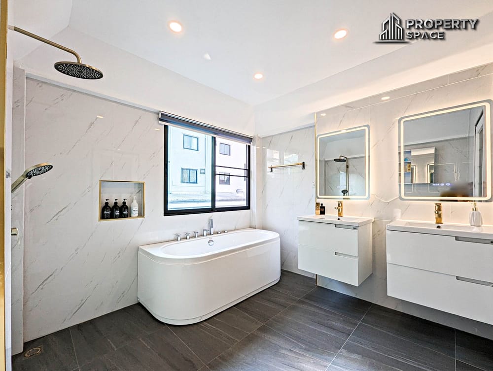 Luxurious 7 Bedroom Pool Villa In Khao Talo Pattaya For Rent Image 13