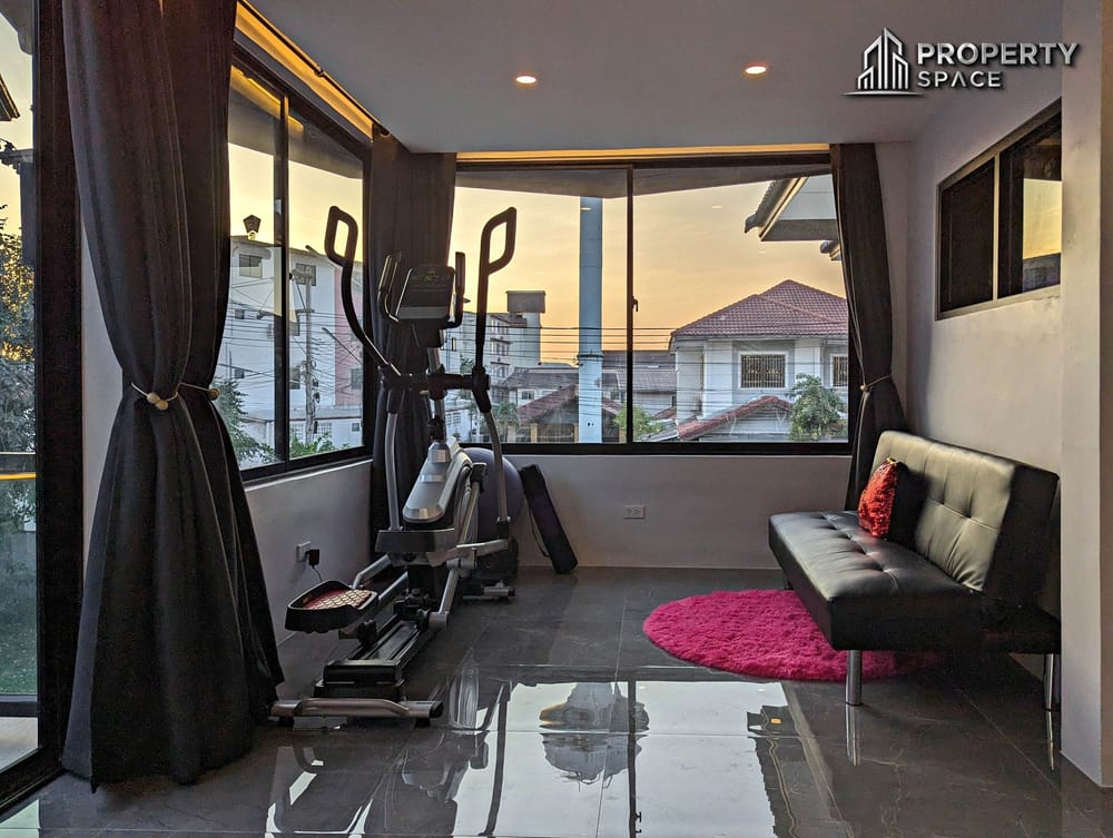 Luxurious 7 Bedroom Pool Villa In Khao Talo Pattaya For Rent Image 16