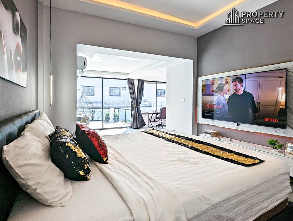 Luxurious 7 Bedroom Pool Villa In Khao Talo Pattaya For Rent Image 20