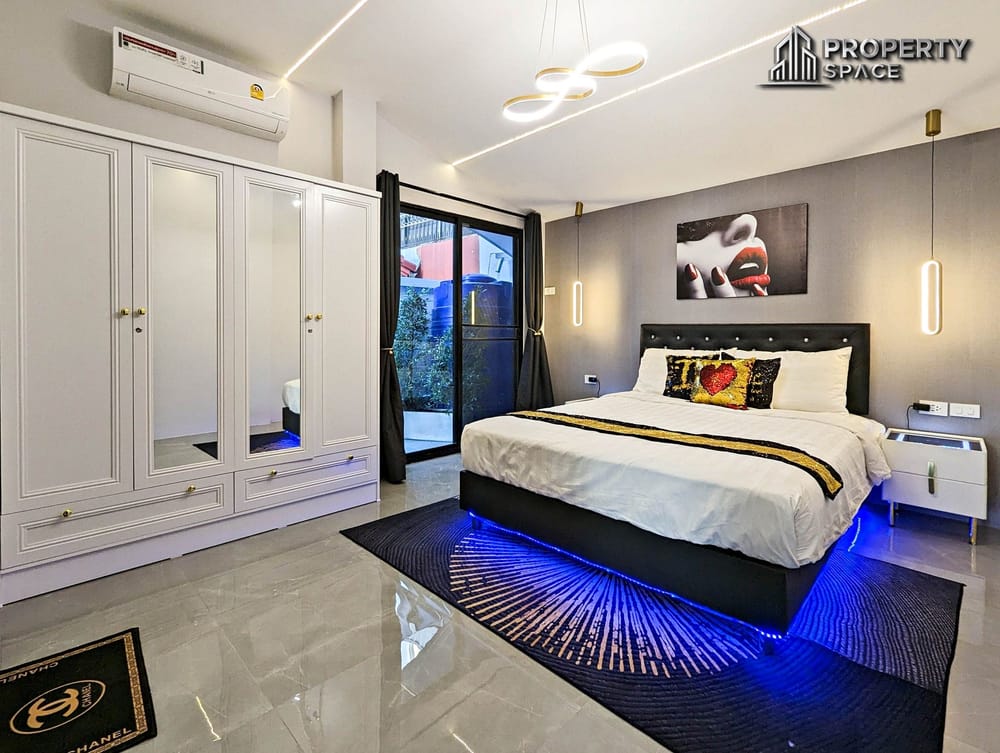 Luxurious 7 Bedroom Pool Villa In Khao Talo Pattaya For Rent Image 19