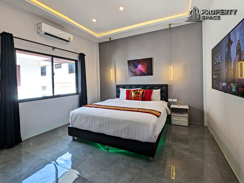 Luxurious 7 Bedroom Pool Villa In Khao Talo Pattaya For Rent Image 22