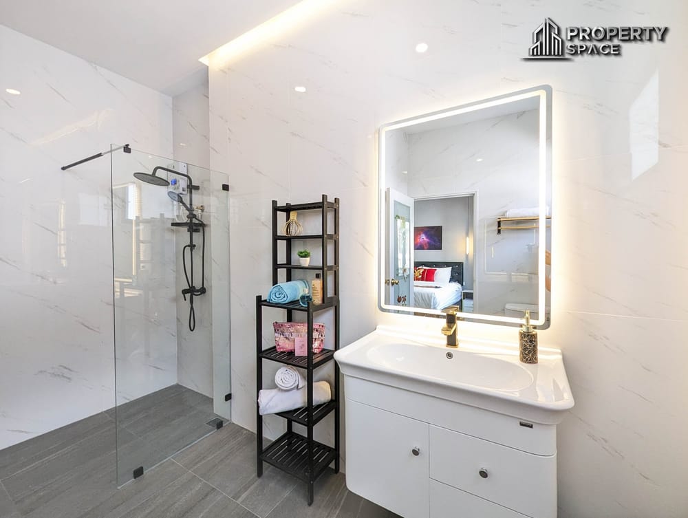 Luxurious 7 Bedroom Pool Villa In Khao Talo Pattaya For Rent Image 23