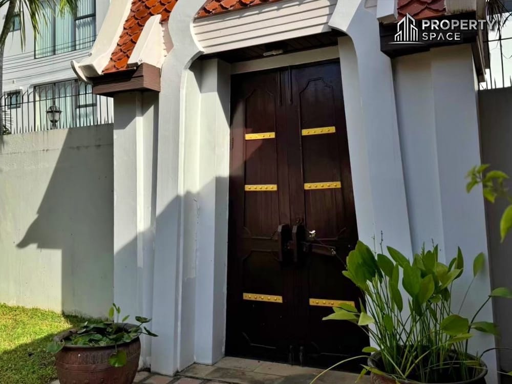 Large Thai Style 4 Bedroom Pool Villa Near Tara Pattana International School  Image 22