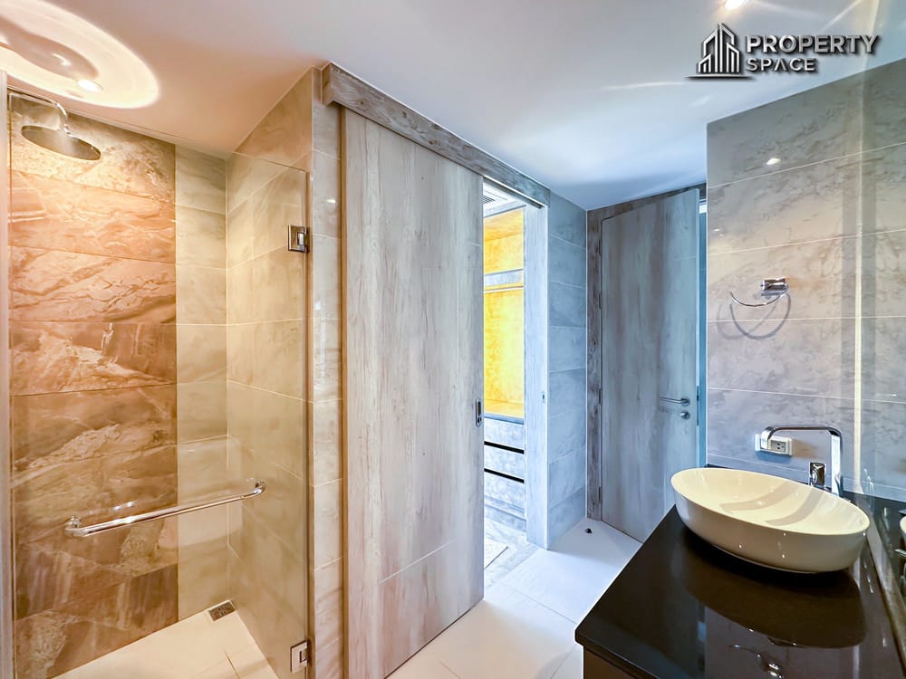 Sea View 1 Bedroom Luxury Condo With Jacuzzi In Riviera Monaco Pattaya Image 12