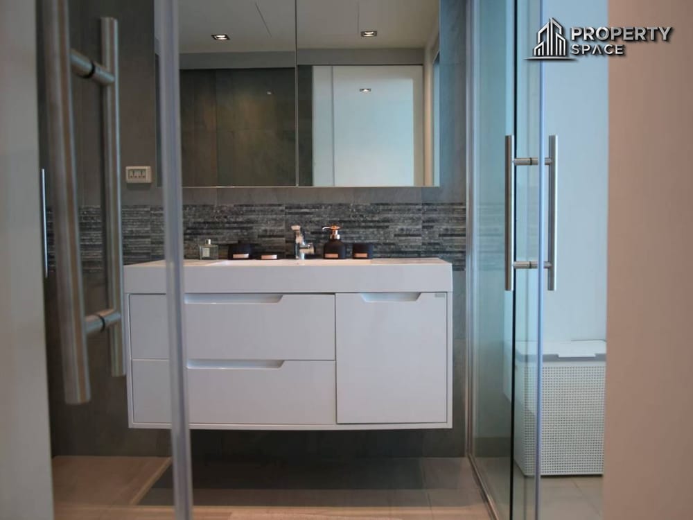 Beachfront Beautiful Sea View 1 Bedroom Condo In The Sands Condo Pratumnak Image 12