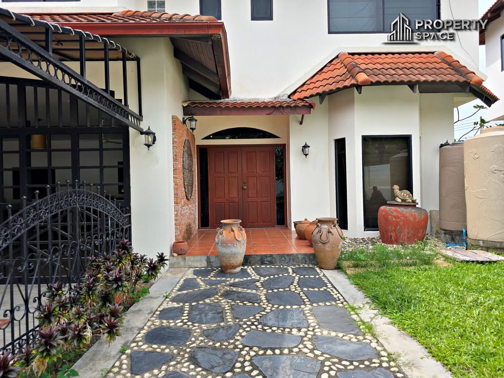 Pet Friendly 3 Bedroom Villa With Outdoor Jacuzzi In Paradise Villa 1 Pattaya Image 4