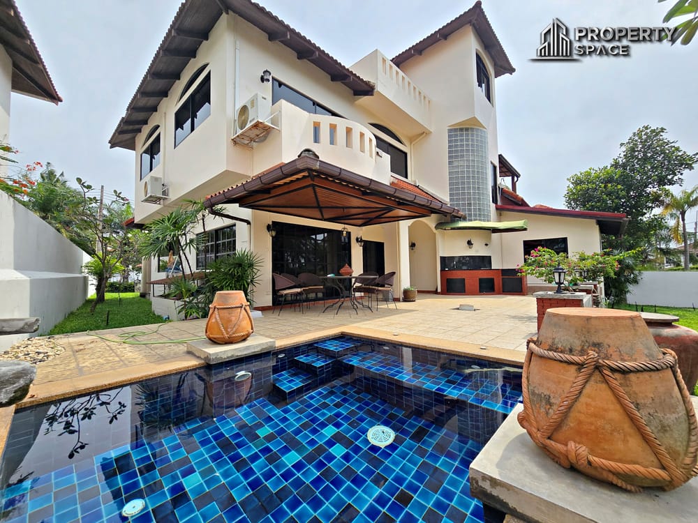 Pet Friendly 3 Bedroom Villa With Outdoor Jacuzzi In Paradise Villa 1 Pattaya Image 3