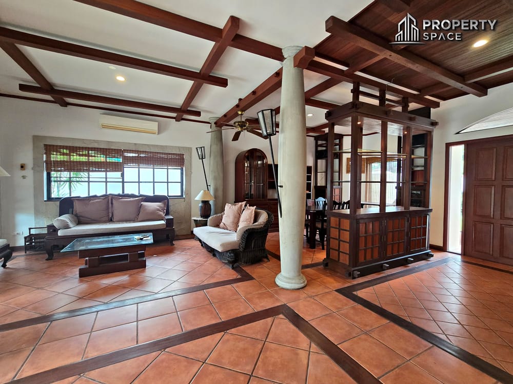 Pet Friendly 3 Bedroom Villa With Outdoor Jacuzzi In Paradise Villa 1 Pattaya Image 6