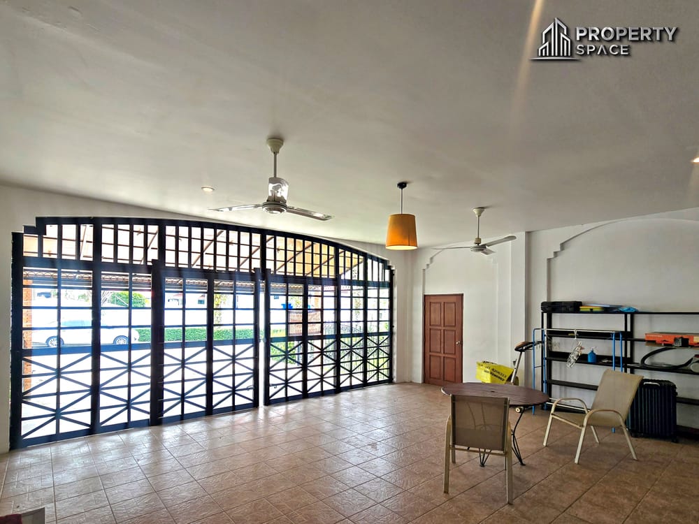 Pet Friendly 3 Bedroom Villa With Outdoor Jacuzzi In Paradise Villa 1 Pattaya Image 41