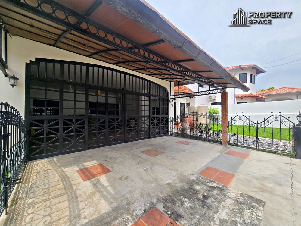 Pet Friendly 3 Bedroom Villa With Outdoor Jacuzzi In Paradise Villa 1 Pattaya Image 43