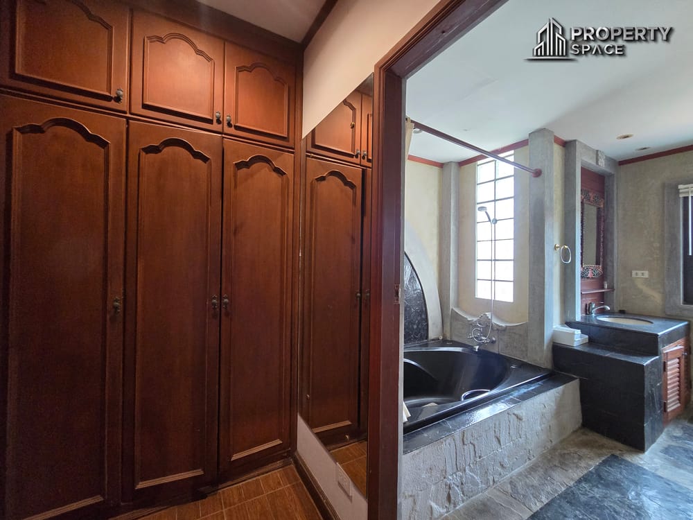 Pet Friendly 3 Bedroom Villa With Outdoor Jacuzzi In Paradise Villa 1 Pattaya Image 28