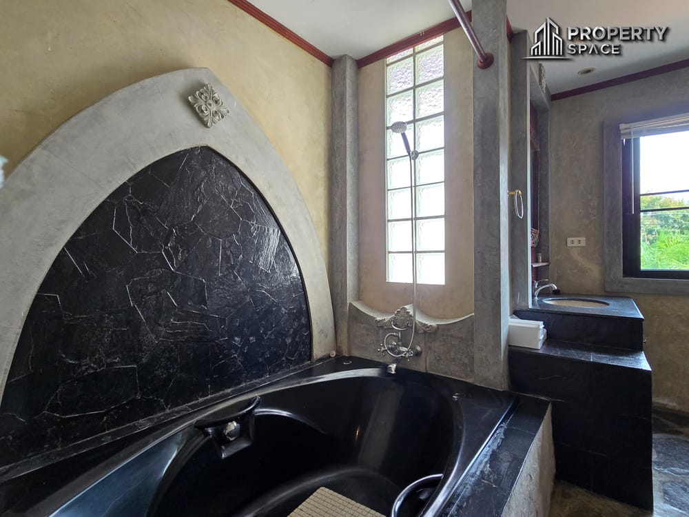 Pet Friendly 3 Bedroom Villa With Outdoor Jacuzzi In Paradise Villa 1 Pattaya Image 29