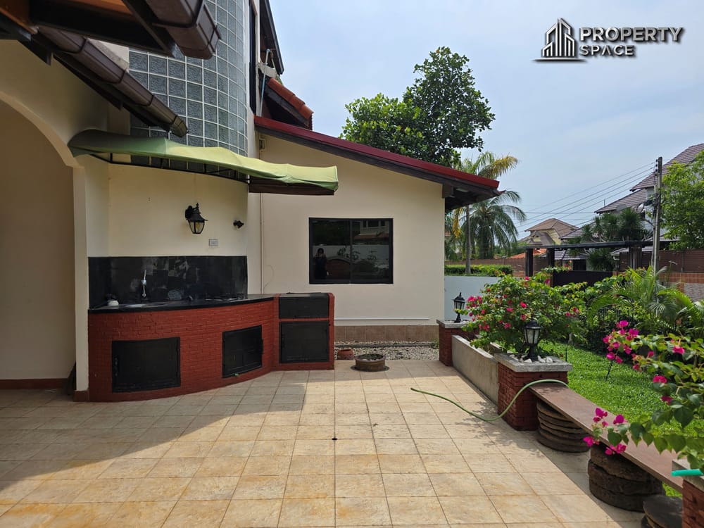 Pet Friendly 3 Bedroom Villa With Outdoor Jacuzzi In Paradise Villa 1 Pattaya Image 42