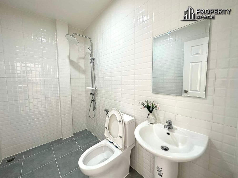 Brand New Modern Single-Detached 3 Bedroom House In East Pattaya Image 12