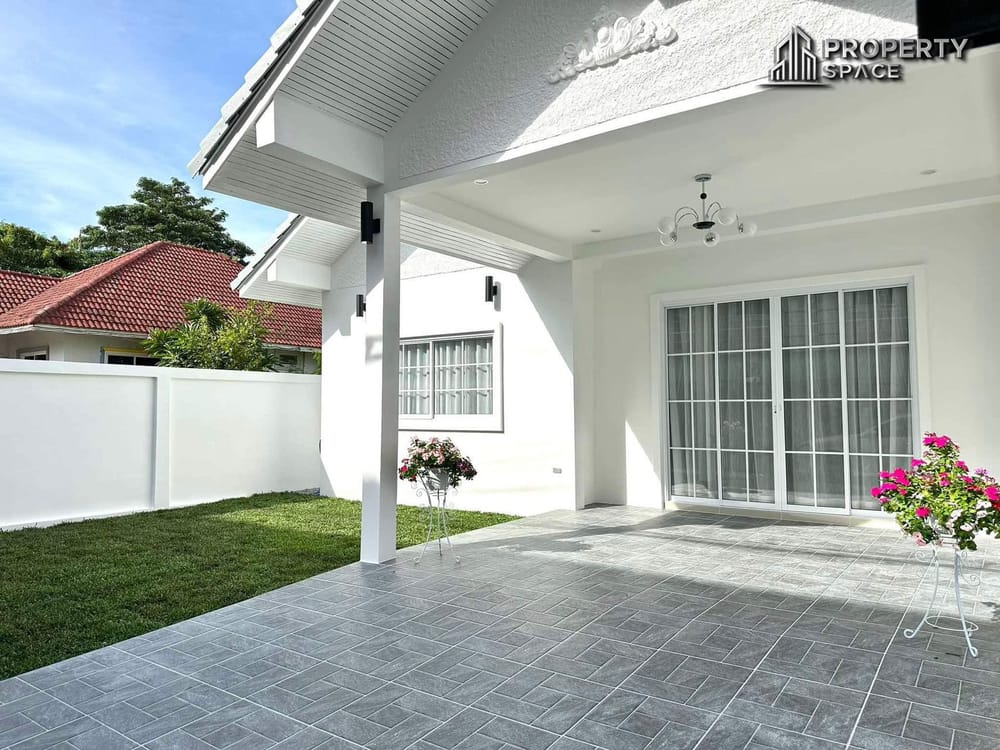 Brand New Modern Single-Detached 3 Bedroom House In East Pattaya Image 3