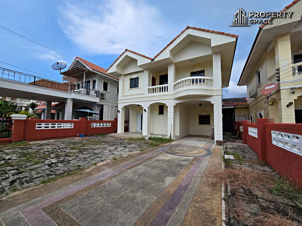 Spacious 3 Bedroom Home in Prime Central Pattaya Location Image 1