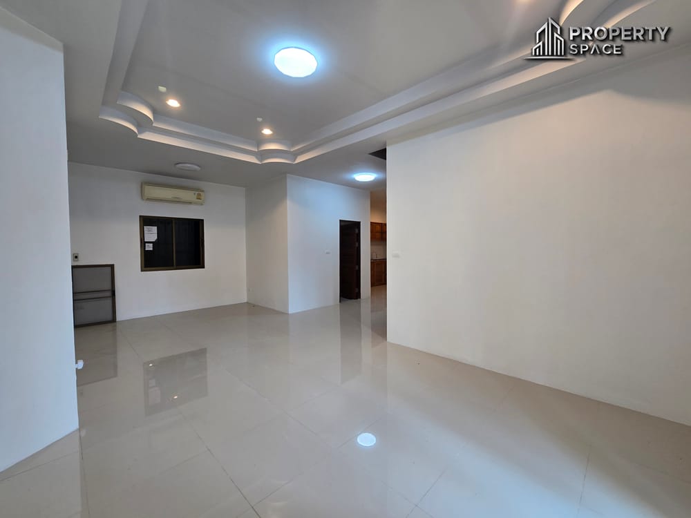 Spacious 3 Bedroom Home in Prime Central Pattaya Location Image 5