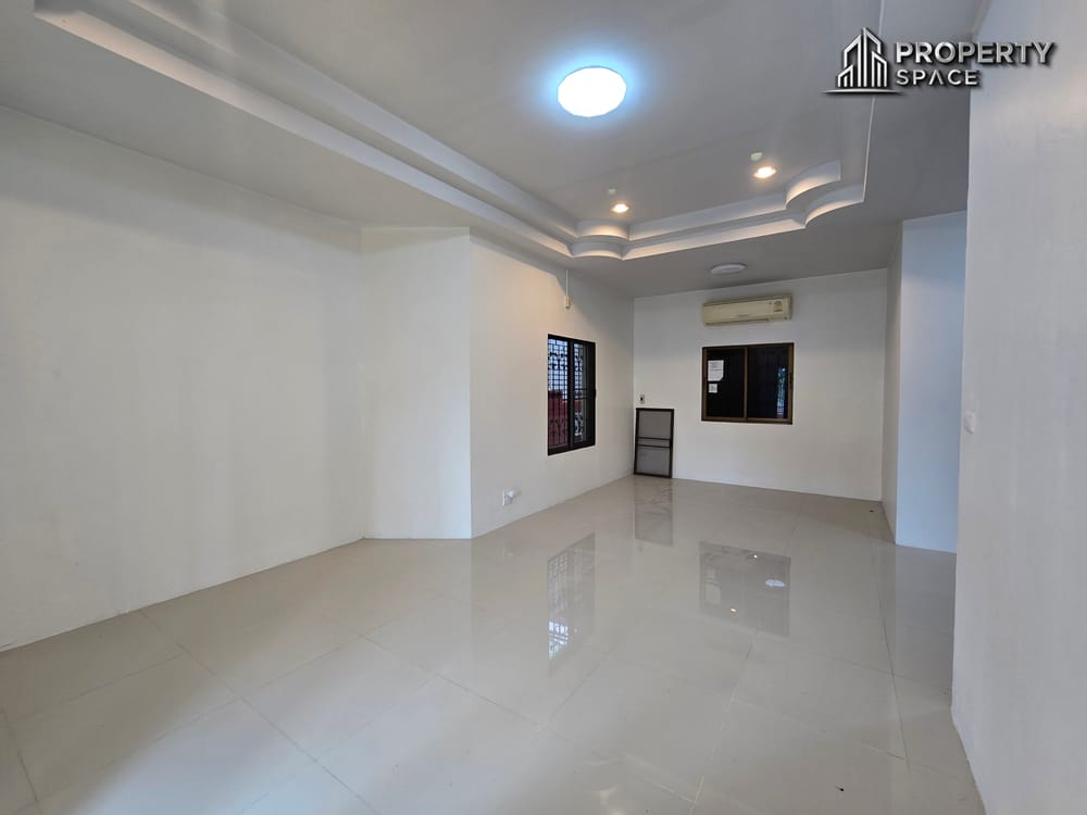 Spacious 3 Bedroom Home in Prime Central Pattaya Location Image 4