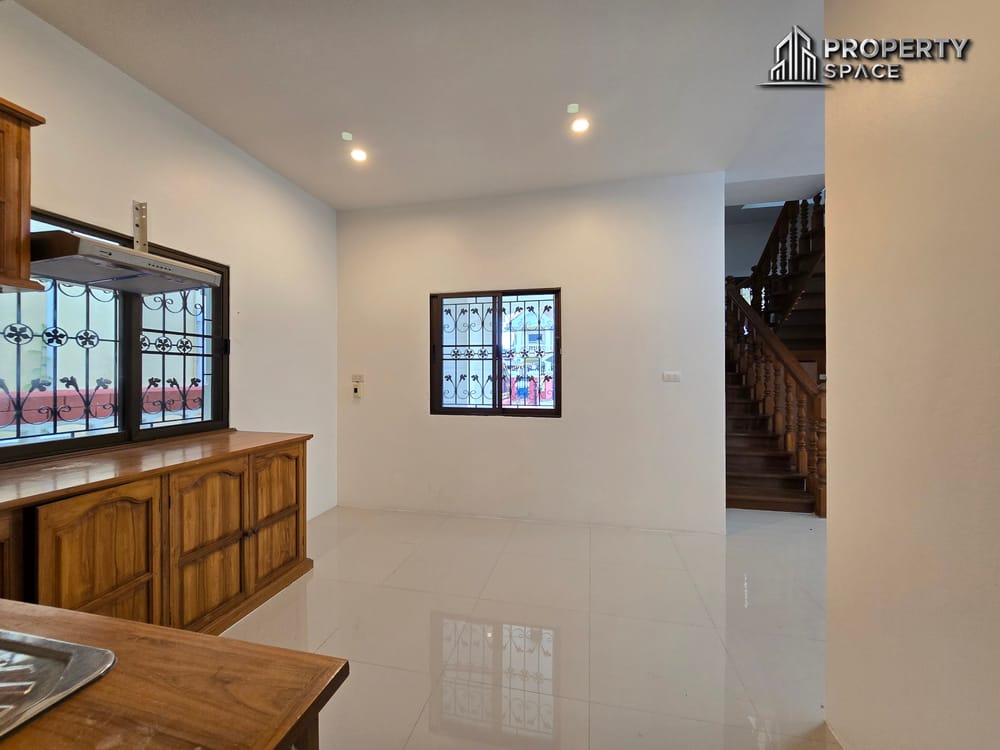 Spacious 3 Bedroom Home in Prime Central Pattaya Location Image 9