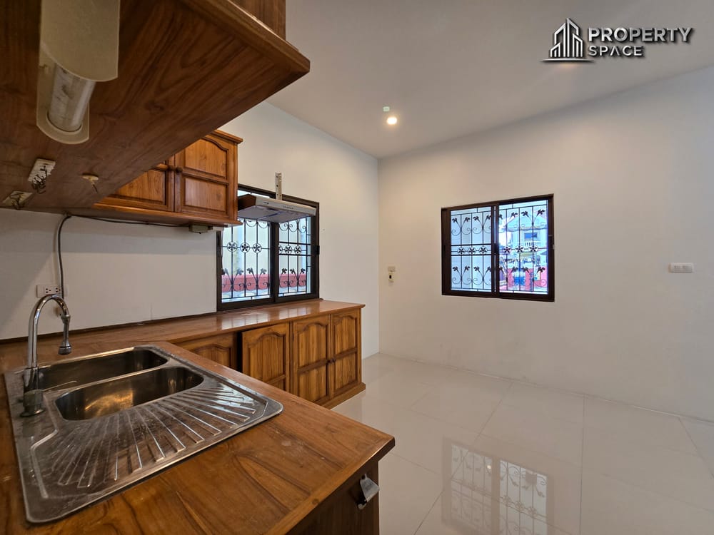 Spacious 3 Bedroom Home in Prime Central Pattaya Location Image 10