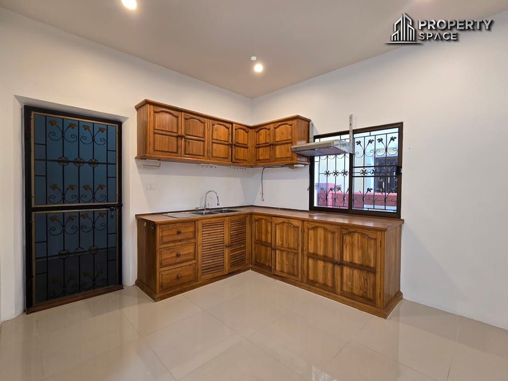 Spacious 3 Bedroom Home in Prime Central Pattaya Location Image 11