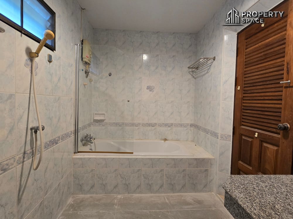 Spacious 3 Bedroom Home in Prime Central Pattaya Location Image 20