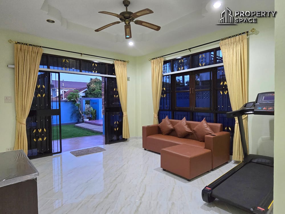 Spacious 3 Bedrooms Family Home with Private Pool & Balcony In East Pattaya Image 5
