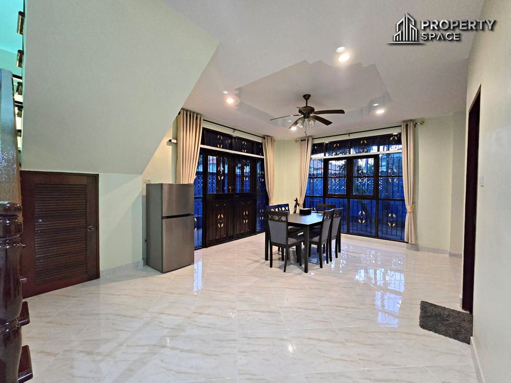 Spacious 3 Bedrooms Family Home with Private Pool & Balcony In East Pattaya Image 11