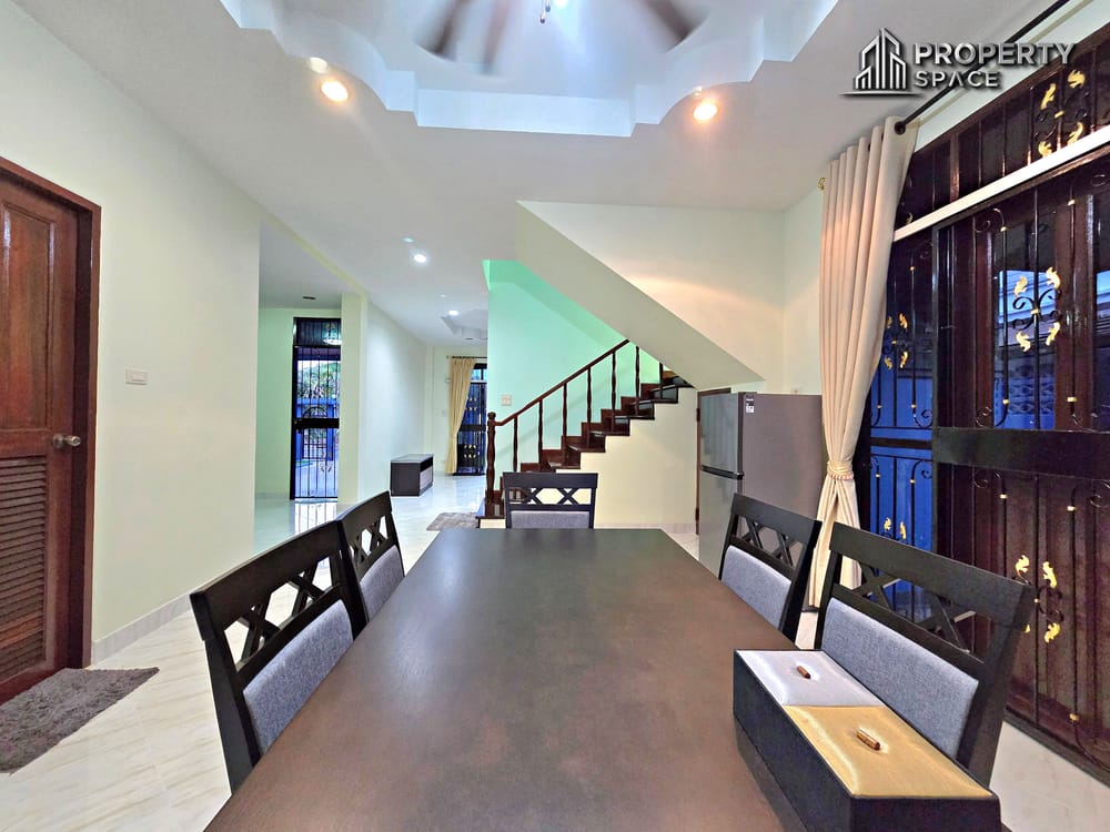 Spacious 3 Bedrooms Family Home with Private Pool & Balcony In East Pattaya Image 14