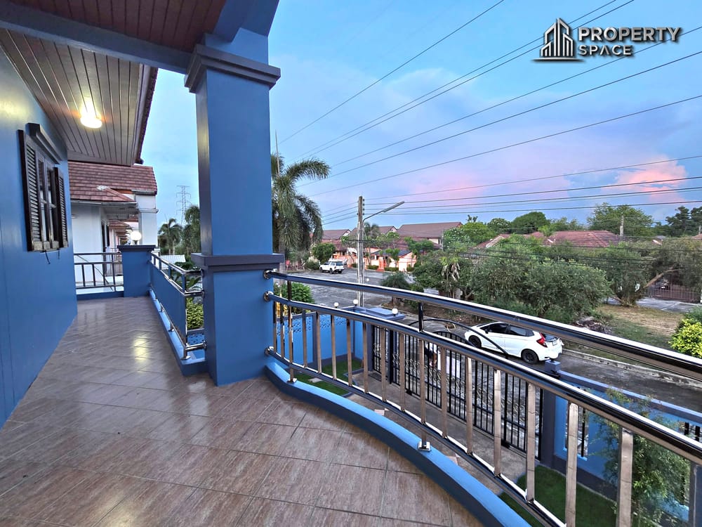 Spacious 3 Bedrooms Family Home with Private Pool & Balcony In East Pattaya Image 23