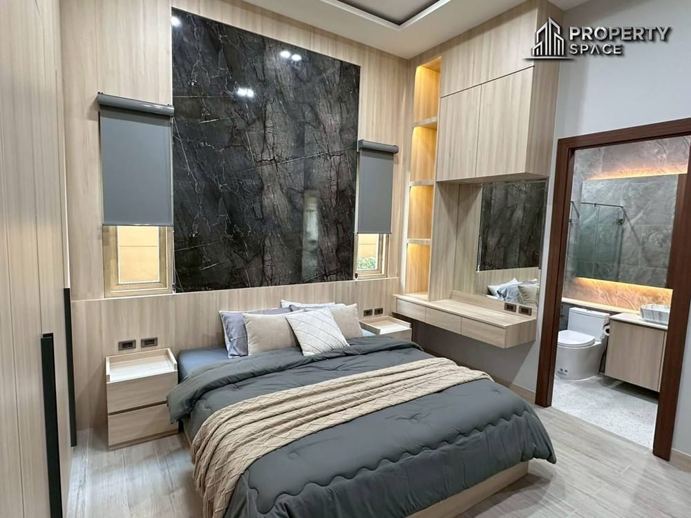 Luxury 4 Bedroom Modern Pool Villa in Baan Mae Bibury East Pattaya Image 15