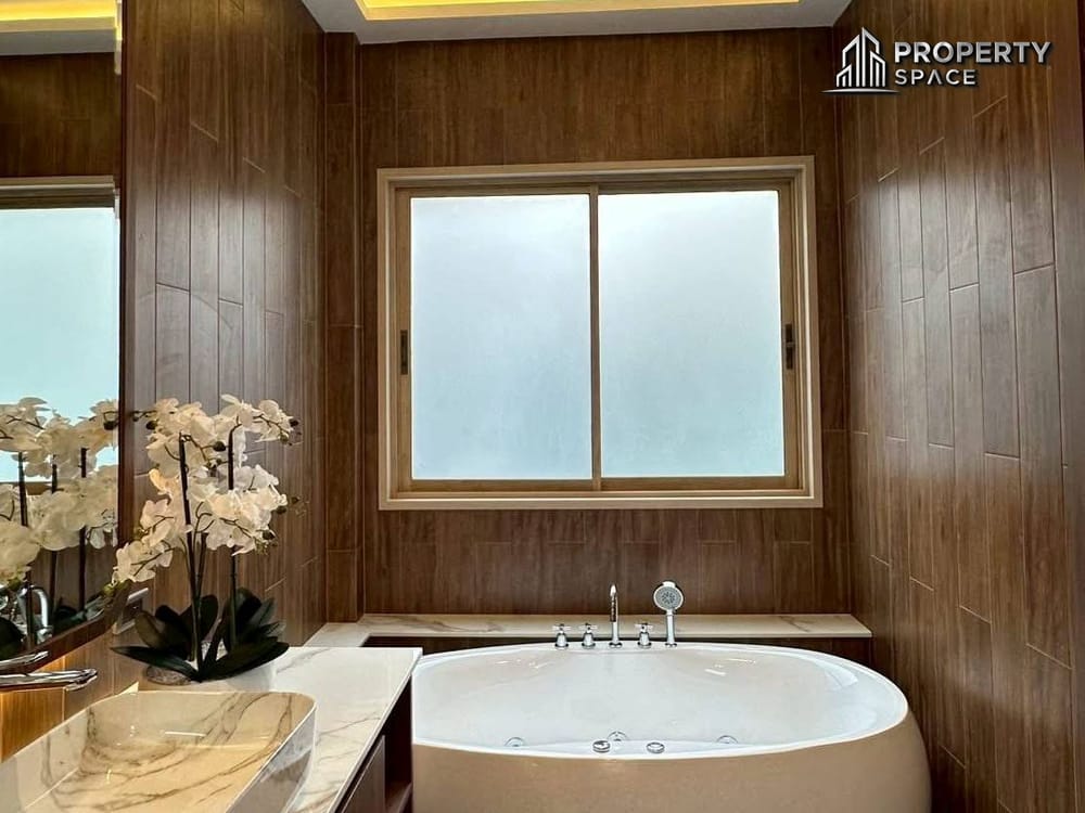 Luxury 4 Bedroom Modern Pool Villa in Baan Mae Bibury East Pattaya Image 14