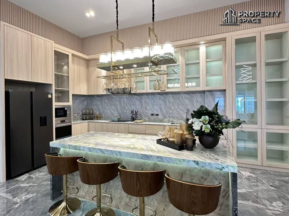 Luxury 4 Bedroom Modern Pool Villa in Baan Mae Bibury East Pattaya Image 5